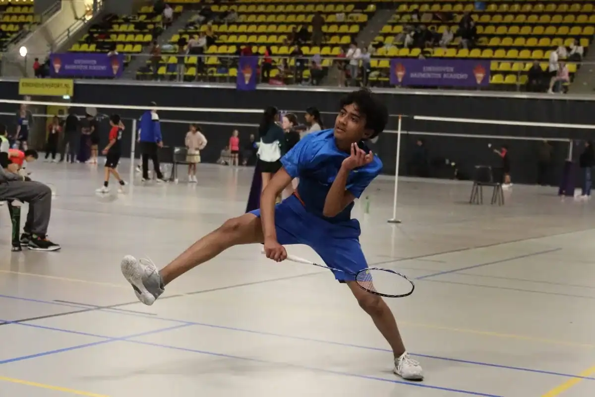 Boy lunging to the forecourt at Junior Master EBA 2026 in Eindhoven